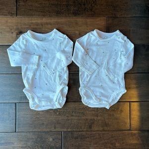 Twins Two H&M 4-6M Baby White Stars Long Sleeve Body Suit Onsie